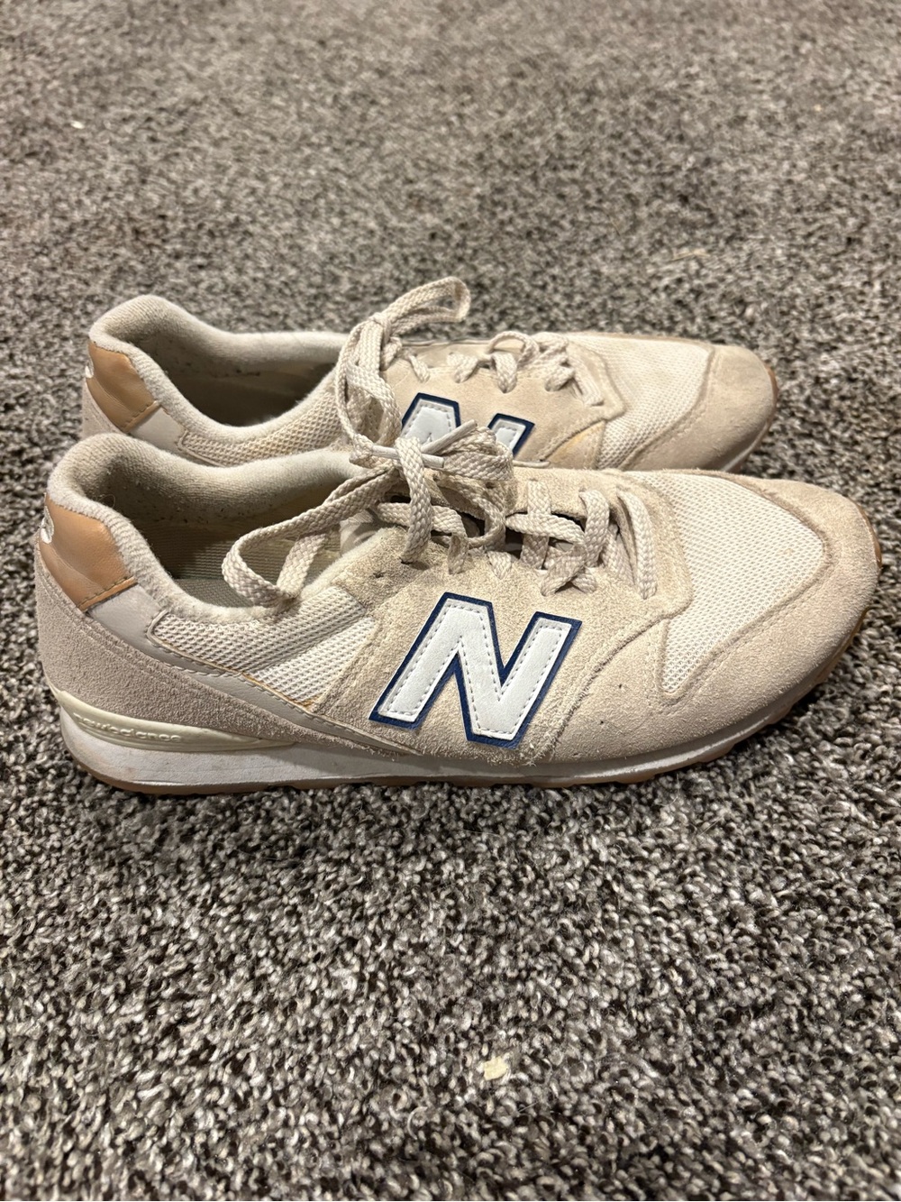 New Balance women’s Beige Sneakers with Navy Logo Size 8.5